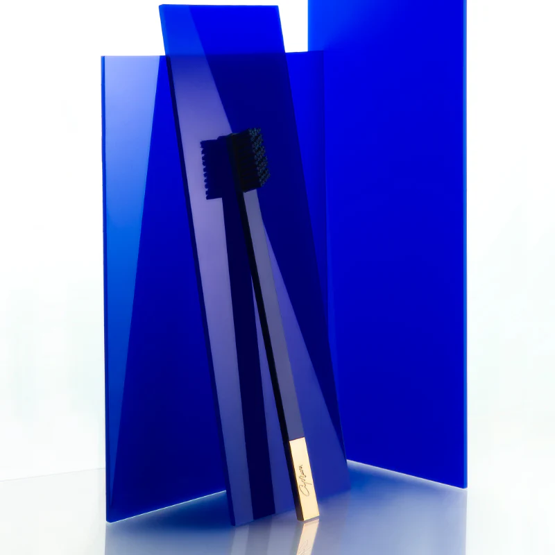 Slim Sapphire Blue Gold Medium Toothbrush - Image 3