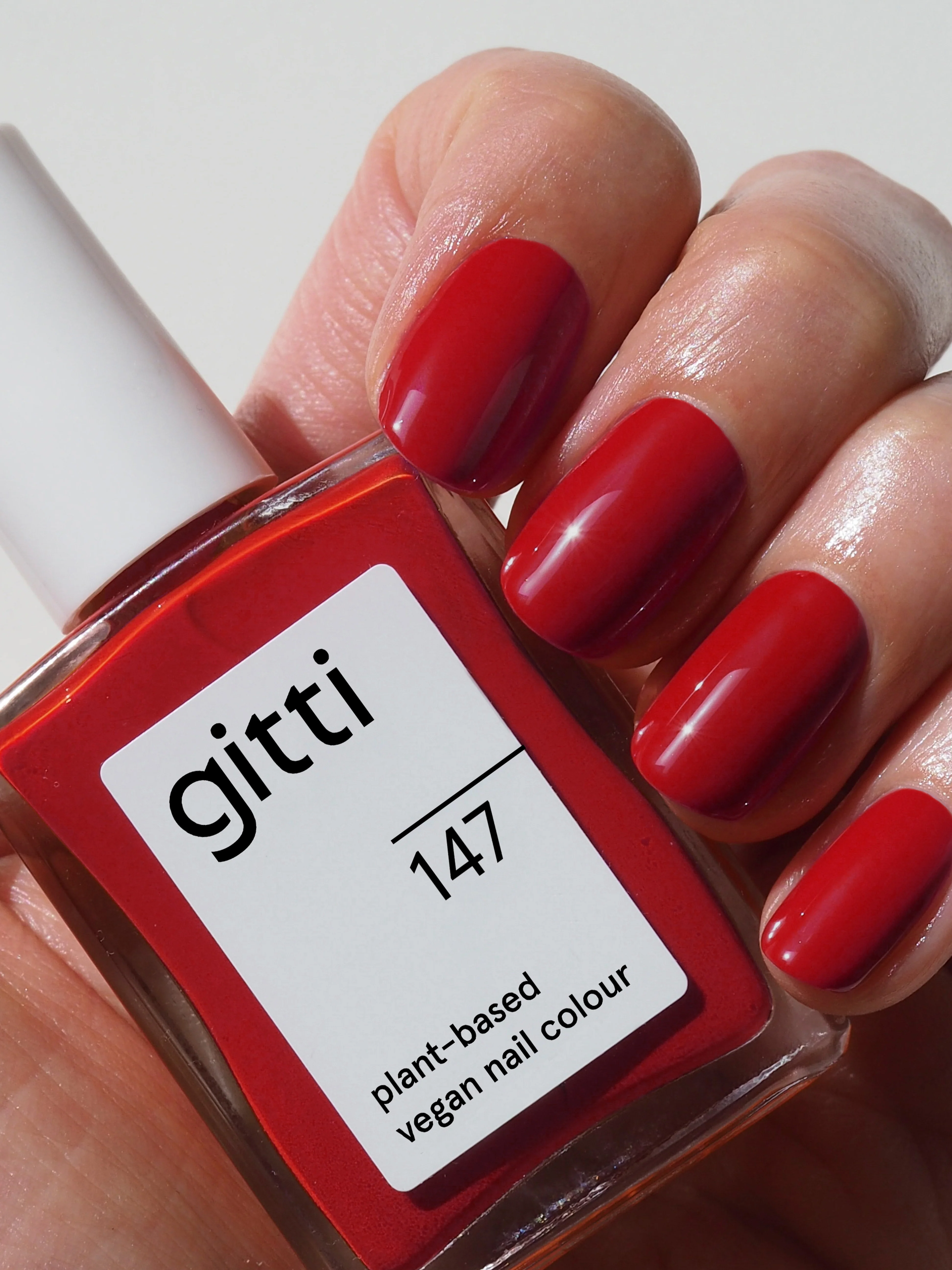 Nail Varnish 147 Real Red 15ml - Image 3