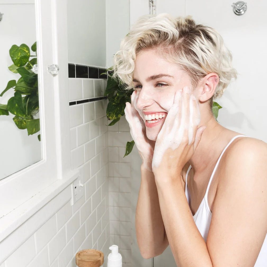 Detox Clarifying Facial Wash 120ml - Image 2