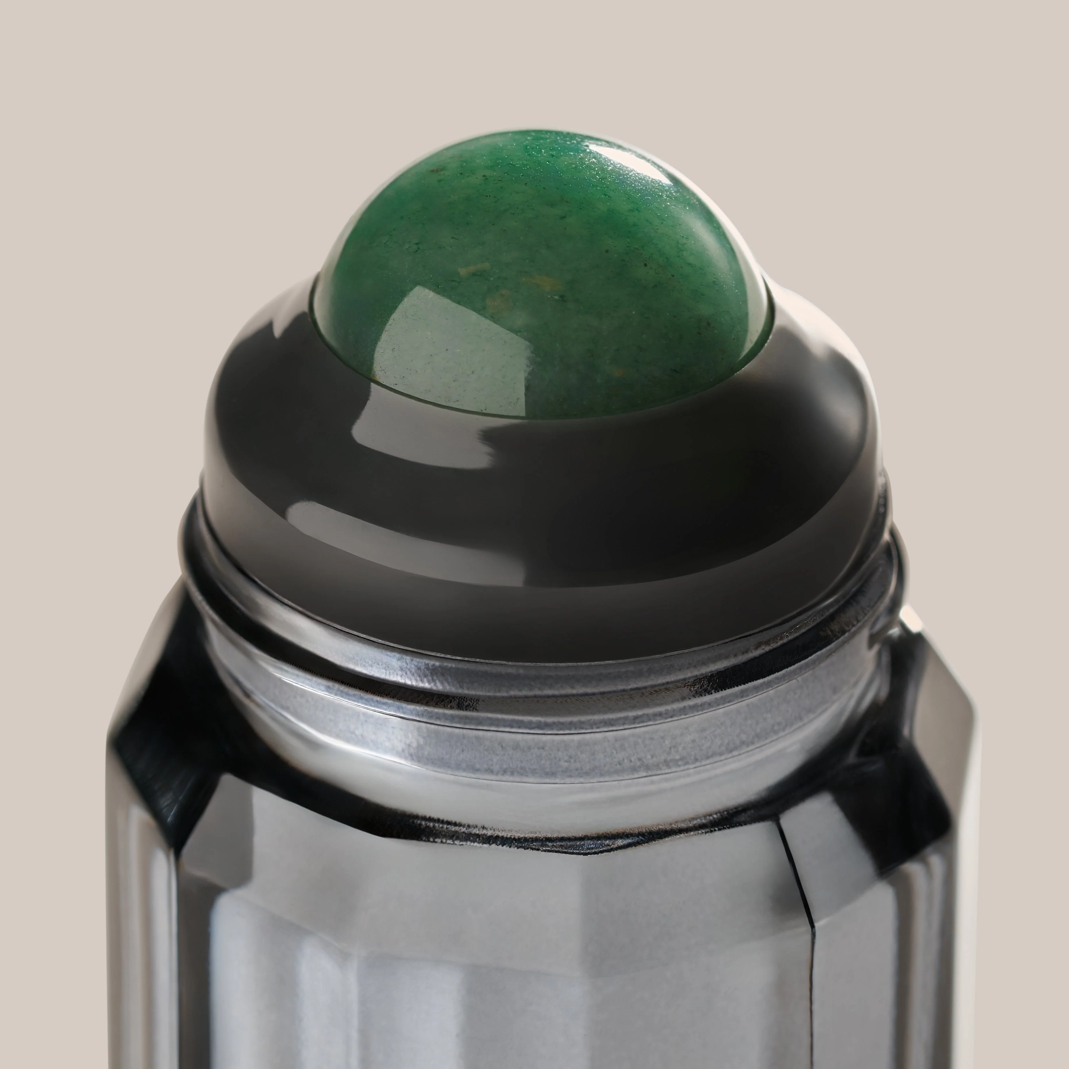 Vetiver On Green Aventurine Rollr Deodorant 40ml - Image 2